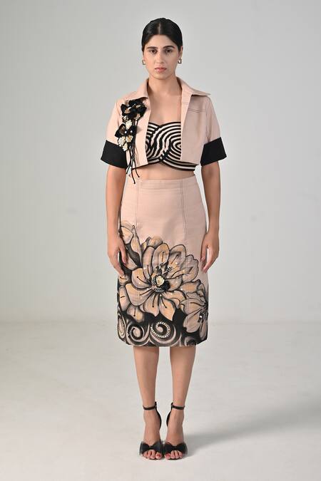 BAANI KHURANA_Beige Cotton, Linen Embroidery Collared, Sweetheart Neck Designer Multi Set _at_Aza_Fashions