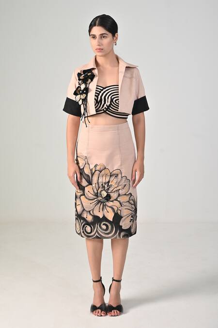 Buy_BAANI KHURANA_Beige Cotton, Linen Embroidery Collared, Sweetheart Neck Designer Multi Set 