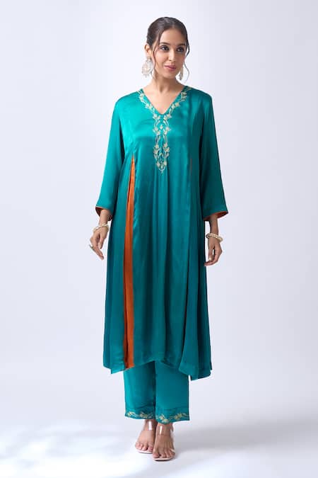 Shop_House Of Pink_Teal Modal, Silk, Organza Embroidery, Zari V-neck Deep Kurta Set _Online_at_Aza_Fashions