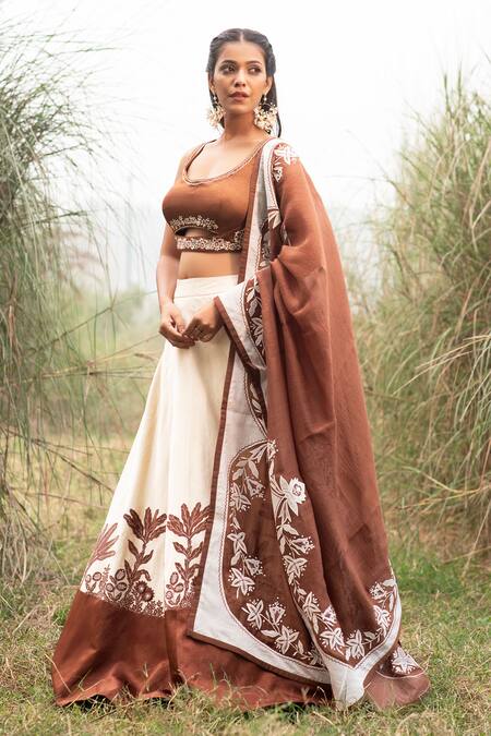 Buy_Kushani_Brown Satin, Linen, Chanderi Beads, Embroidery, Applique Floral Lehenga Set 