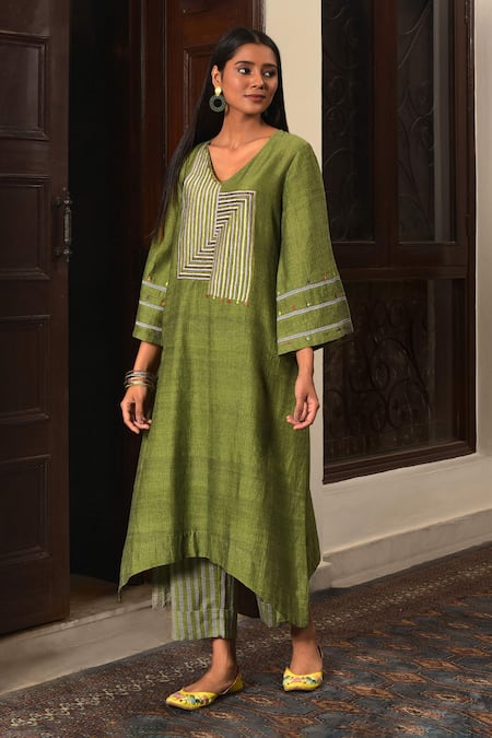 Nuhh Olive Green Handloom Cotton Beads V-neck Handwoven Kurta And Pant 