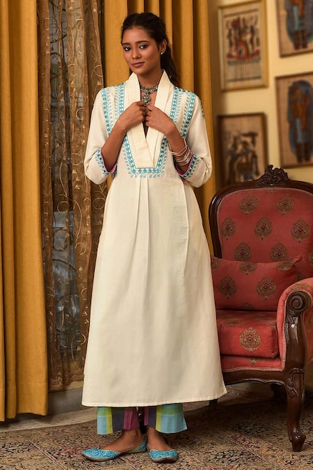 Nuhh Ivory Handloom Cotton Embroidery Split V-neck Handwoven Kurta And Pant Set 