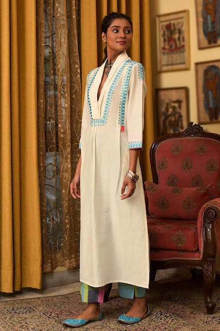 Buy_Nuhh_Ivory Handloom Cotton Embroidery Split V-neck Handwoven Kurta And Pant Set _Online_at_Aza_Fashions