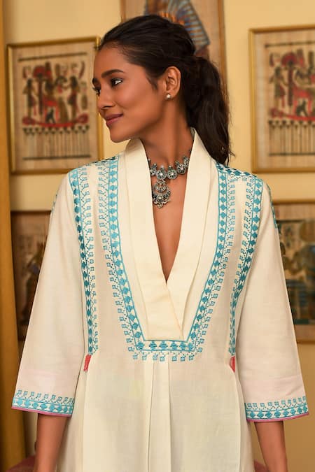 Buy_Nuhh_Ivory Handloom Cotton Embroidery Split V-neck Handwoven Kurta And Pant Set 