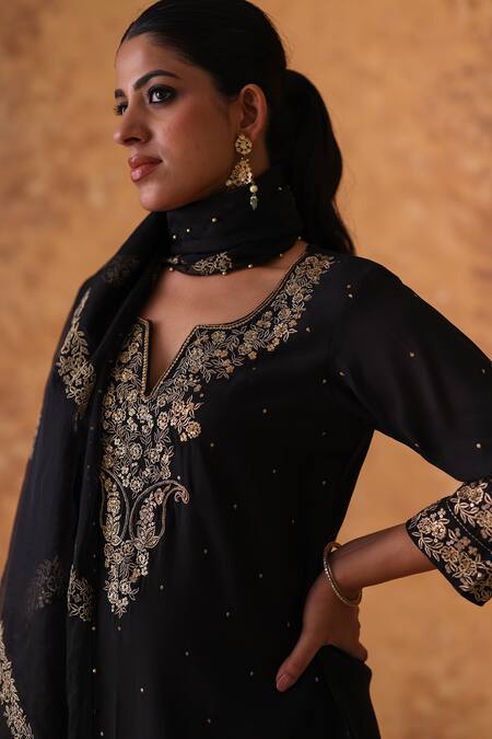 Pouli Pret_Black Chanderi, Organza Zari Split V-neck Zardozi Embroidered Kurta Set _at_Aza_Fashions