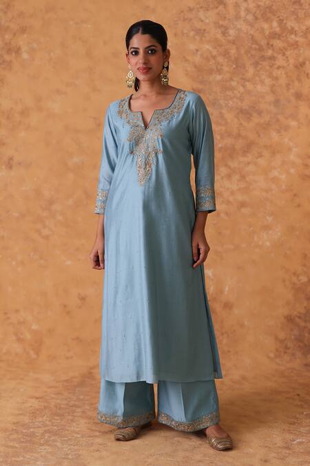 Pouli Pret Blue Chanderi, Organza Zari Split V-neck Zardozi Kurta Set Online at Aza Fashions Pouli Pret_Blue Chanderi, Organza Zari Split V-neck Zardozi Kurta Set _Online_at_Aza_Fashions