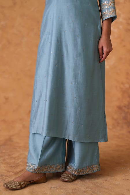 Buy Pouli Pret Blue Chanderi, Organza Zari Split V-neck Zardozi Kurta Set Online at Aza Fashions Buy_Pouli Pret_Blue Chanderi, Organza Zari Split V-neck Zardozi Kurta Set _Online_at_Aza_Fashions