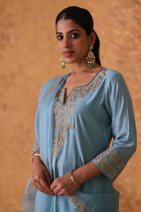 Pouli Pret Blue Chanderi, Organza Zari Split V-neck Zardozi Kurta Set at Aza Fashions Pouli Pret_Blue Chanderi, Organza Zari Split V-neck Zardozi Kurta Set _at_Aza_Fashions
