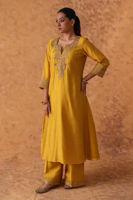 Buy Pouli Pret Yellow Chanderi, Organza Zari Split V-neck Zardozi Kurta Set Online at Aza Fashions Buy_Pouli Pret_Yellow Chanderi, Organza Zari Split V-neck Zardozi Kurta Set _Online_at_Aza_Fashions