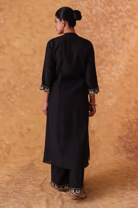 Pouli Pret Black Zari Embroidered Kurta Set 