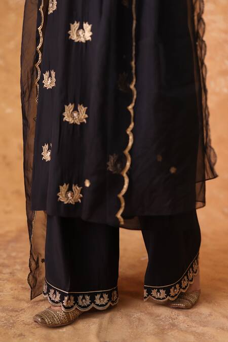 Buy Pouli Pret Black Chanderi, Organza Zari V-neck Embroidered Kurta Set Online at Aza Fashions Buy_Pouli Pret_Black Chanderi, Organza Zari V-neck Embroidered Kurta Set _Online_at_Aza_Fashions