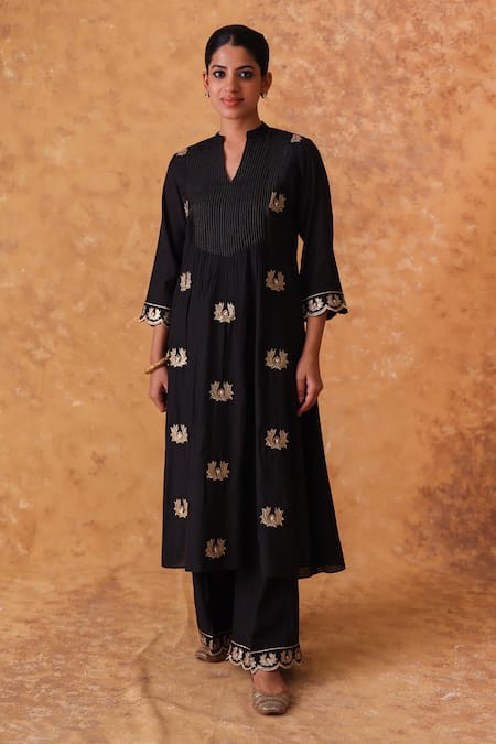 Shop Pouli Pret Black Chanderi, Organza Zari V-neck Embroidered Kurta Set Online at Aza Fashions Shop_Pouli Pret_Black Chanderi, Organza Zari V-neck Embroidered Kurta Set _Online_at_Aza_Fashions