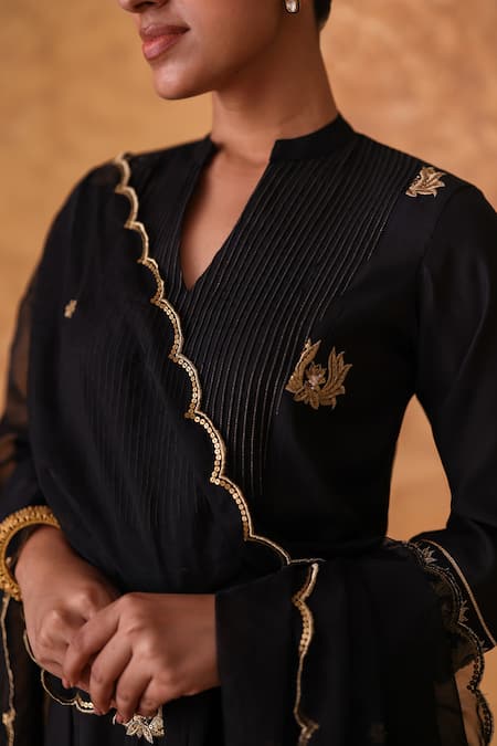 Pouli Pret Black Chanderi, Organza Zari V-neck Embroidered Kurta Set at Aza Fashions Pouli Pret_Black Chanderi, Organza Zari V-neck Embroidered Kurta Set _at_Aza_Fashions