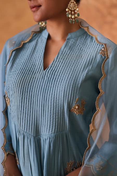 Pouli Pret Blue Chanderi, Organza Embroidery, Zari Split V-neck Work Kurta Pant Set Online at Aza Fashions Pouli Pret_Blue Chanderi, Organza Embroidery, Zari Split V-neck Work Kurta Pant Set _Online_at_Aza_Fashions