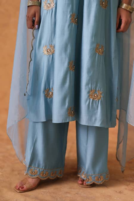 Buy Pouli Pret Blue Chanderi, Organza Embroidery, Zari Split V-neck Work Kurta Pant Set Online at Aza Fashions Buy_Pouli Pret_Blue Chanderi, Organza Embroidery, Zari Split V-neck Work Kurta Pant Set _Online_at_Aza_Fashions