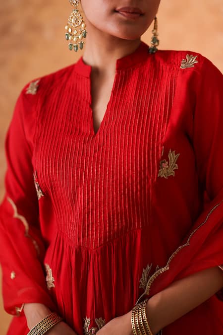 Pouli Pret Red Chanderi, Organza Zari Split V-neck Embroidered Kurta Pant Set Online at Aza Fashions Pouli Pret_Red Chanderi, Organza Zari Split V-neck Embroidered Kurta Pant Set _Online_at_Aza_Fashions