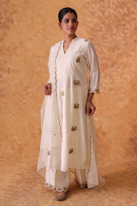 Shop Pouli Pret Ivory Chanderi, Cotton, Organza Zari V-neck Work Kurta Pant Set Online at Aza Fashions Shop_Pouli Pret_Ivory Chanderi, Cotton, Organza Zari V-neck Work Kurta Pant Set _Online_at_Aza_Fashions