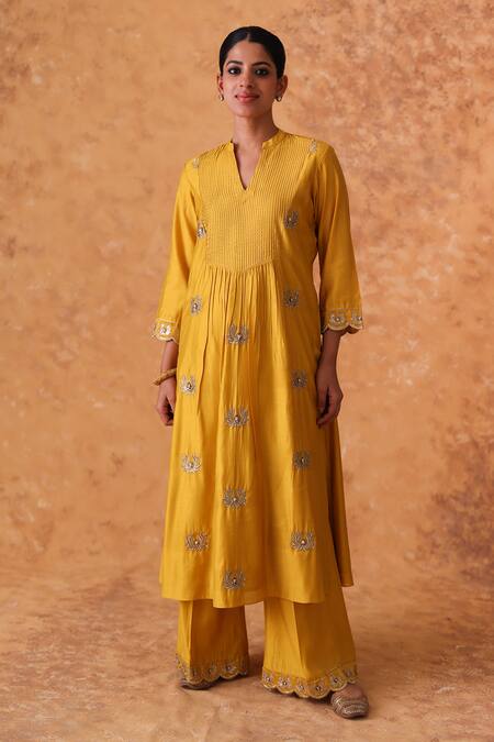Shop Pouli Pret Yellow Chanderi, Organza Zari Split V-neck Embroidered Kurta Pant Set Online at Aza Fashions Shop_Pouli Pret_Yellow Chanderi, Organza Zari Split V-neck Embroidered Kurta Pant Set _Online_at_Aza_Fashions