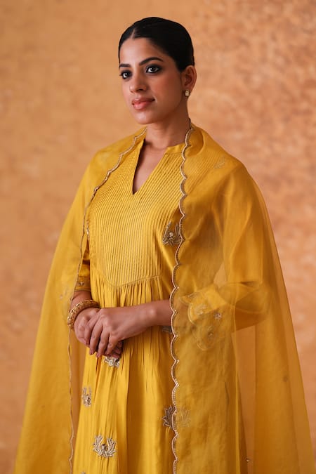 Pouli Pret Yellow Chanderi, Organza Zari Split V-neck Embroidered Kurta Pant Set at Aza Fashions Pouli Pret_Yellow Chanderi, Organza Zari Split V-neck Embroidered Kurta Pant Set _at_Aza_Fashions