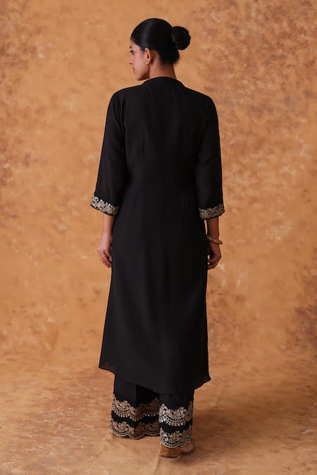 Pouli Pret Black Zari Embroidered Kurta Set 
