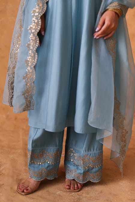 Buy_Pouli Pret_Blue Chanderi, Organza Zari Split V-neck Embroidered Kurta Set _Online_at_Aza_Fashions