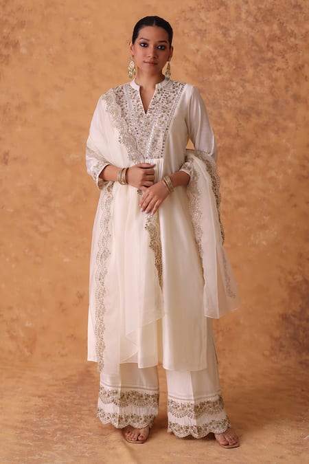 Pouli Pret Ivory Chanderi, Cotton, Organza Zari Split V-neck Embroidered Kurta Set 