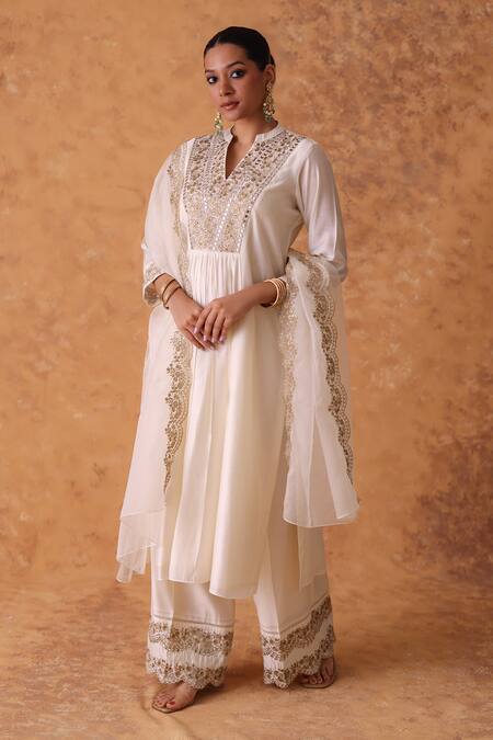 Shop_Pouli Pret_Ivory Chanderi, Cotton, Organza Zari Split V-neck Embroidered Kurta Set _Online_at_Aza_Fashions