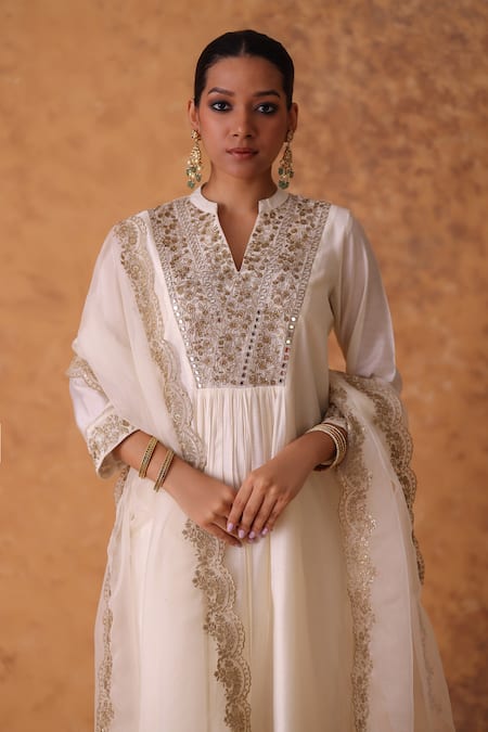 Pouli Pret_Ivory Chanderi, Cotton, Organza Zari Split V-neck Embroidered Kurta Set _at_Aza_Fashions