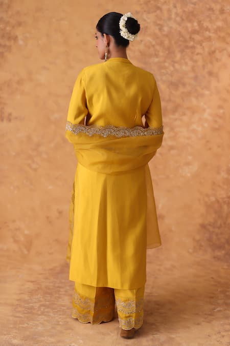 Pouli Pret Yellow Zari Embroidered Kurta Set 