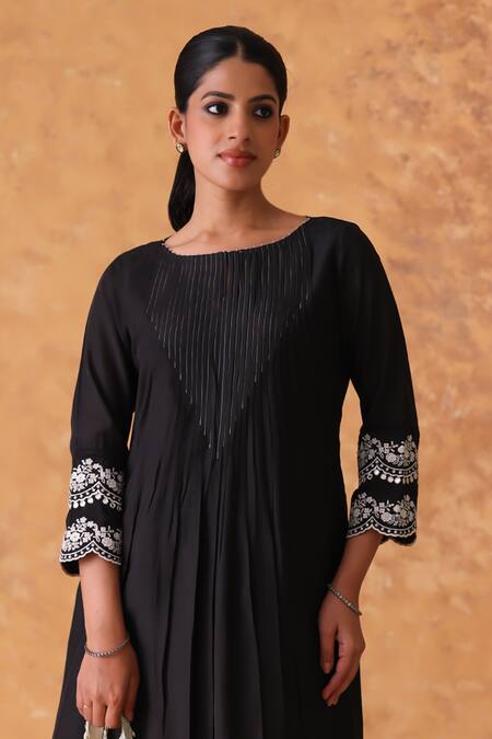 Buy_Pouli Pret_Black Chanderi, Organza Embroidery Round Neck Resham Work Kurta Pant Set _Online_at_Aza_Fashions