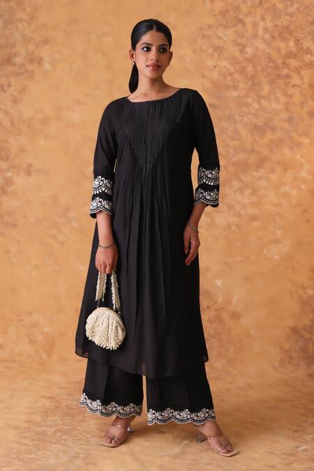 Pouli Pret_Black Chanderi, Organza Embroidery Round Neck Resham Work Kurta Pant Set _at_Aza_Fashions