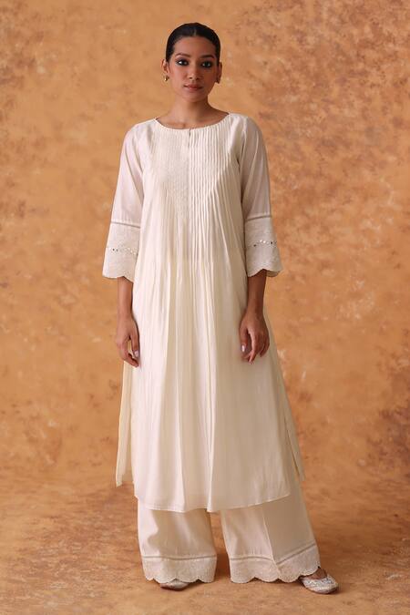 Pouli Pret_Ivory Chanderi, Organza Zari, Lace Round Neck Kurta Pant Set _Online_at_Aza_Fashions