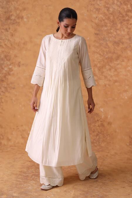Buy_Pouli Pret_Ivory Chanderi, Organza Zari, Lace Round Neck Kurta Pant Set _Online_at_Aza_Fashions