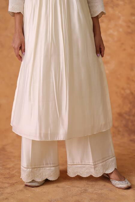 Pouli Pret_Ivory Chanderi, Organza Zari, Lace Round Neck Kurta Pant Set _at_Aza_Fashions