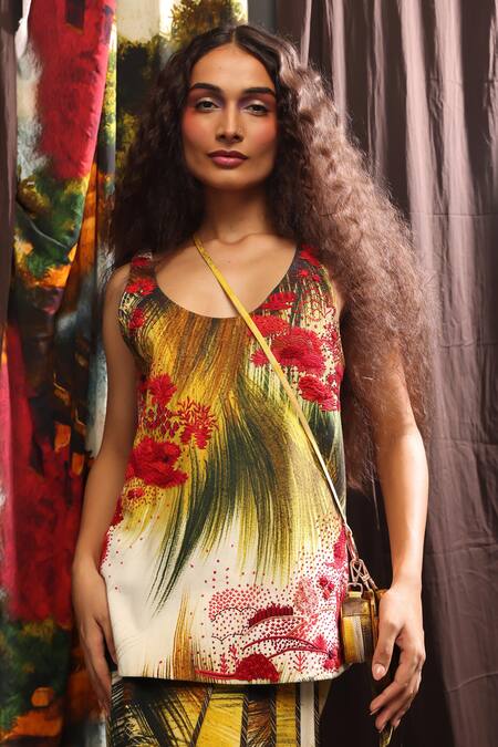 Til_Red Cotton Scoop Neck Crimson Grass Embroidered Vest _at_Aza_Fashions