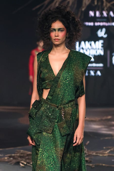 Til Green Freckle Pre-Draped Saree With Blouse 