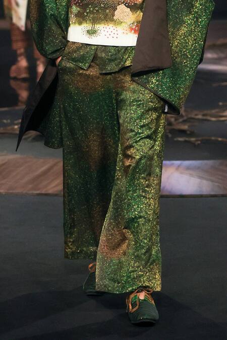 Til Green Silk Hand-painted Freckle Co-ord Set Online at Aza Fashions Til_Green Silk Hand-painted Freckle Co-ord Set _Online_at_Aza_Fashions