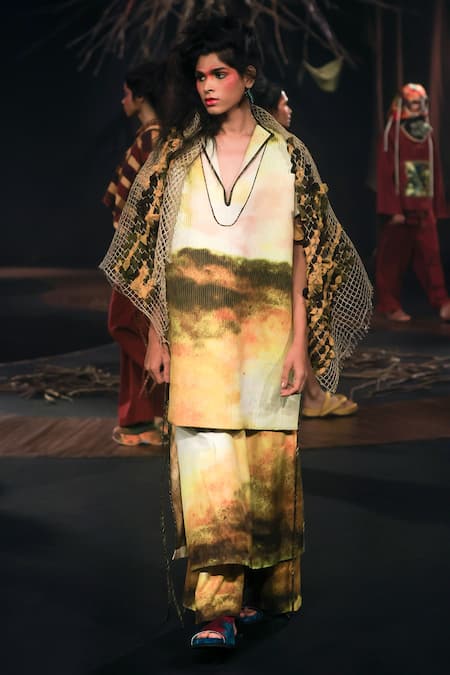 Til Haze Quilted Kurta & Panel Pant Set 