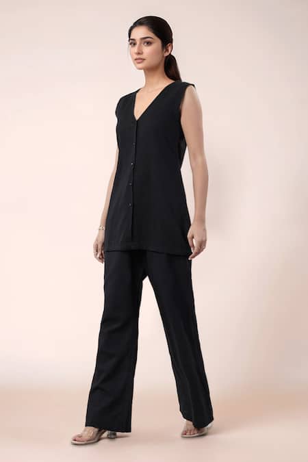 Buy_Naintara Bajaj_Black Cotton V-neck Top And Pant Set _Online_at_Aza_Fashions