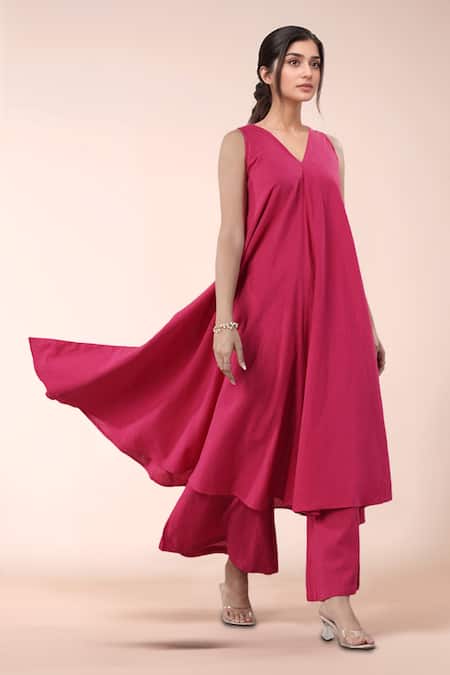 Naintara Bajaj Fuchsia Designer Kurta & Pant Set 