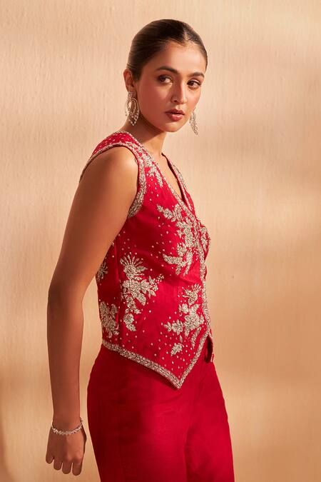 Buy_Aakansha Gupta_Red Silk Embroidery, Sequins V-neck Dusk-cord Set _Online_at_Aza_Fashions