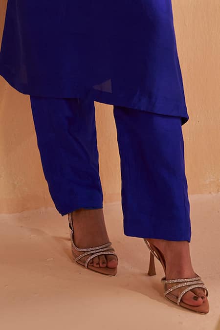 Aakansha Gupta Blue Silk Embroidery Round Neck Designer Amaris Kurta Set Online at Aza Fashions Aakansha Gupta_Blue Silk Embroidery Round Neck Designer Amaris Kurta Set _Online_at_Aza_Fashions