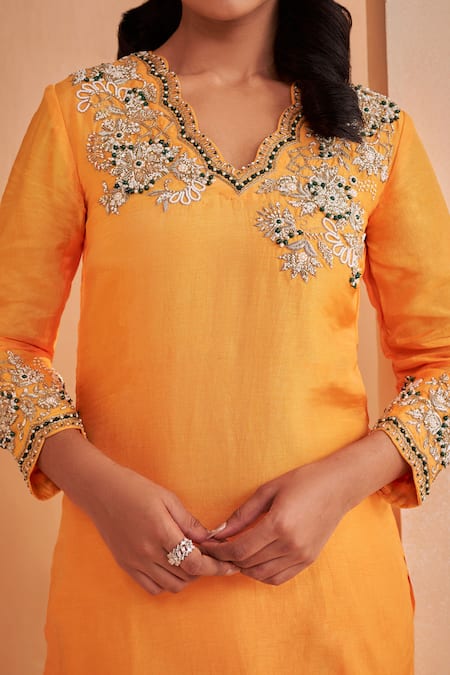 Aakansha Gupta_Orange Tussar, Silk Sequins, Embroidery Split V-neck Aelina Kurta Set _Online_at_Aza_Fashions