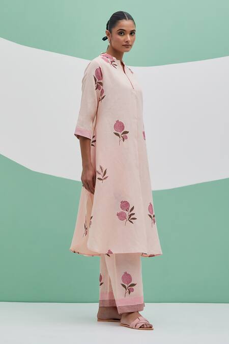 Priya Chaudhary_Peach Linen Embroidery Mandarin Collar Block Print Kurta Set _Online_at_Aza_Fashions