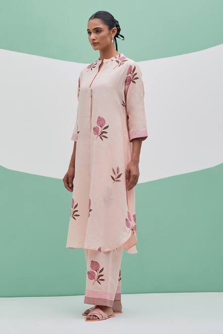 Buy_Priya Chaudhary_Peach Linen Embroidery Mandarin Collar Block Print Kurta Set _Online_at_Aza_Fashions