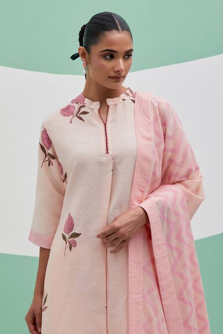 Buy_Priya Chaudhary_Peach Linen Embroidery Mandarin Collar Block Print Kurta Set 