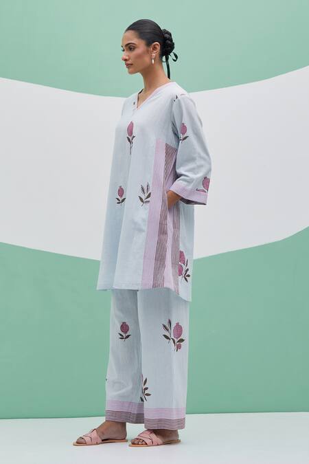 Priya Chaudhary_Sky Blue Linen Embroidery V-neck Block Print Kurta Set _Online_at_Aza_Fashions