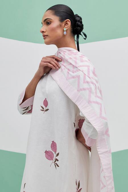 Priya Chaudhary_White Linen Embroidery Split V-neck Block Print Kurta Set _Online_at_Aza_Fashions