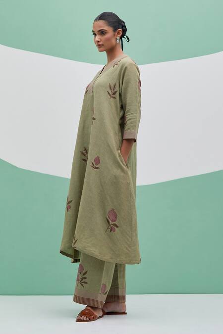 Shop_Priya Chaudhary_Green Linen Embroidery V-neck Block Print Kurta Set _Online_at_Aza_Fashions