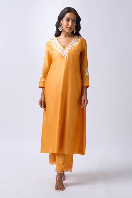 Buy_House Of Pink_Orange Chanderi, Organza Embroidery, Pearls V-neck Light Kurta Set 